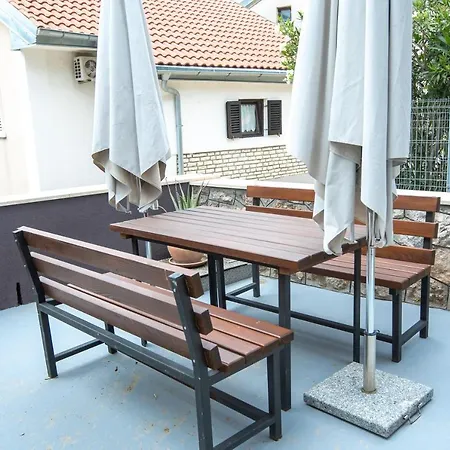 Apartments Toce *