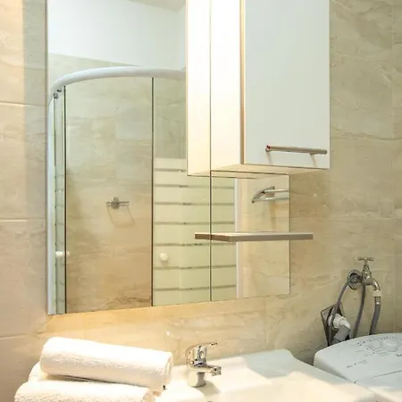 Apartments Toce *
