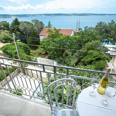 Apartments Toce *